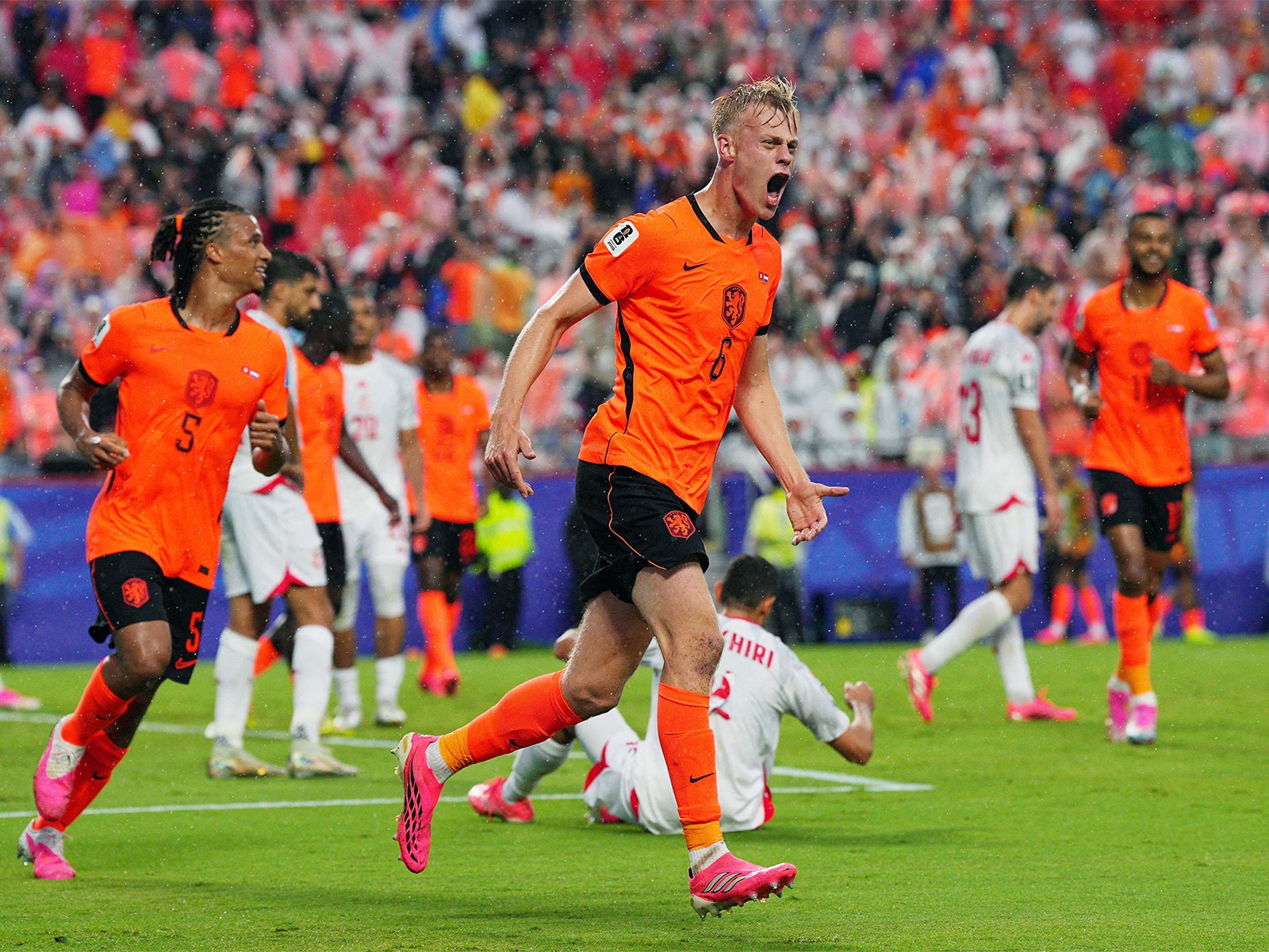 Netherlands beat Tunisia 3-1 to assert World Cup authority